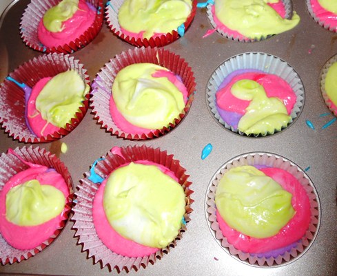 tie dye cupcakes